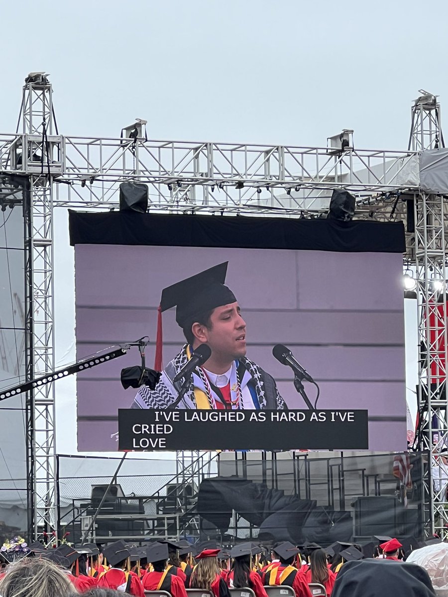 Powerful image as BU’s Class of 2024 student speaker takes the stage in a keffiyeh #BU2024 

🔥