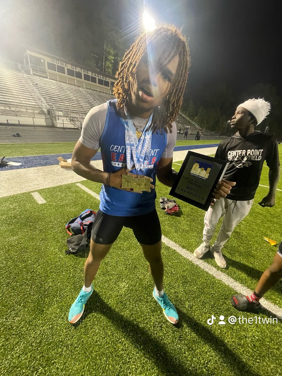 That1hooper12's tweet photo. Great track season, ended the season with top 10 ( 9th ) long jumper in the state ( 22.0ft) breaking 3 school records (long jump, decathlon and pole vault) and winning jumper of the year @EaglesCphs @EaglesMovingUp #AG2G🙌🏼 https://t.co/JjRRJri8g1