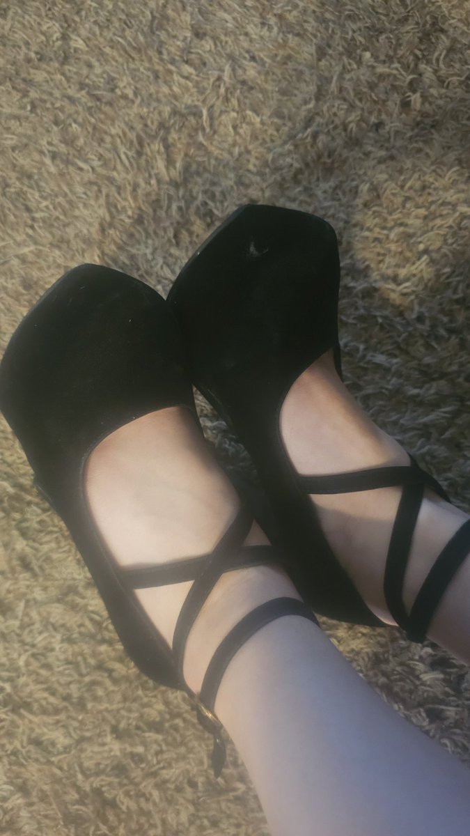 I just realized that my heels are damaged. Big sad. Someone step up and make me feel better by sending for me to buy a new pair. They cost $60. 

Findom Finsub paypig cashcow paypiggy whalesub humanatm humanwallet cashslave footslave footaddict footworship highheels spoiledbrat