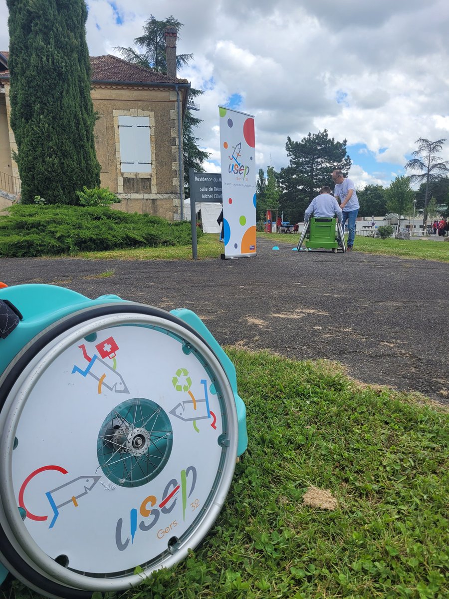 USEPgers's tweet photo. A @MirandeAstarac pour rencontrer Mme la Ministre des Sports et des JOP @AOC1978, à @villedauch et #Fleurance avec des ateliers #parasports 🧑🦯🧑🦽 ou encore avec notre relayeuse #usep @AgostiniEstelle et sur la haie d'honneur avec notre #Présidente @USEPgers, que d'émotion hier !🔥 https://t.co/Ign9mnzWcp