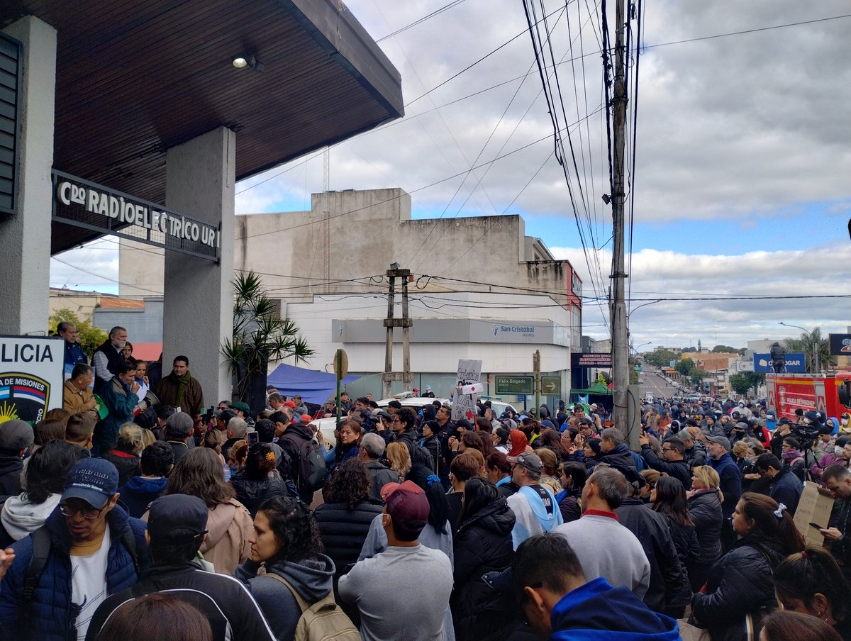 No paran de llegar policías. Se habla de que el 80% de la policía de #misiones está bajando a Posadas