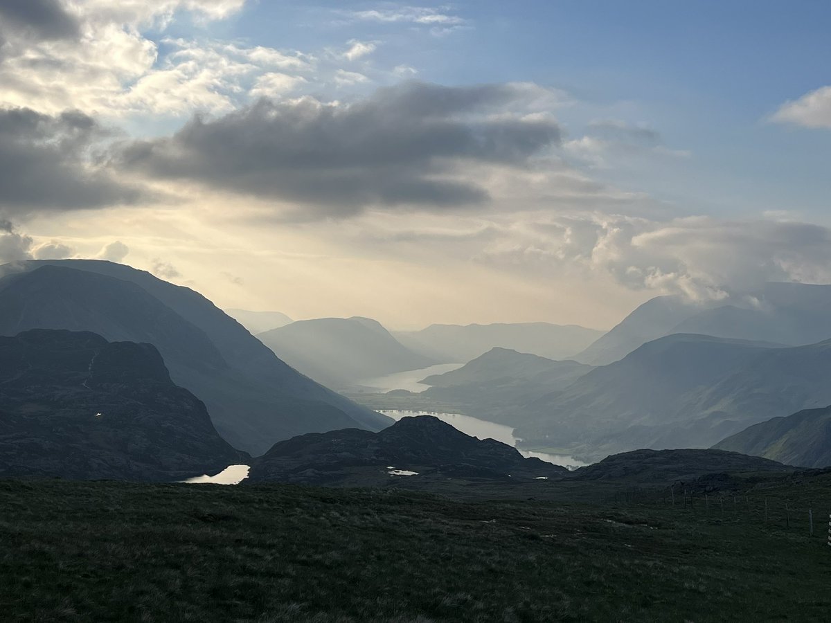 ratherbrunning's tweet image. Friday evening with Great Gable to myself. Not a soul in sight and the light was amazing. Stopped more than once to take it all in ⛰️🏃🏼‍♀️💜 #honisterpass #greengable #lakedistrict #fellrunning
