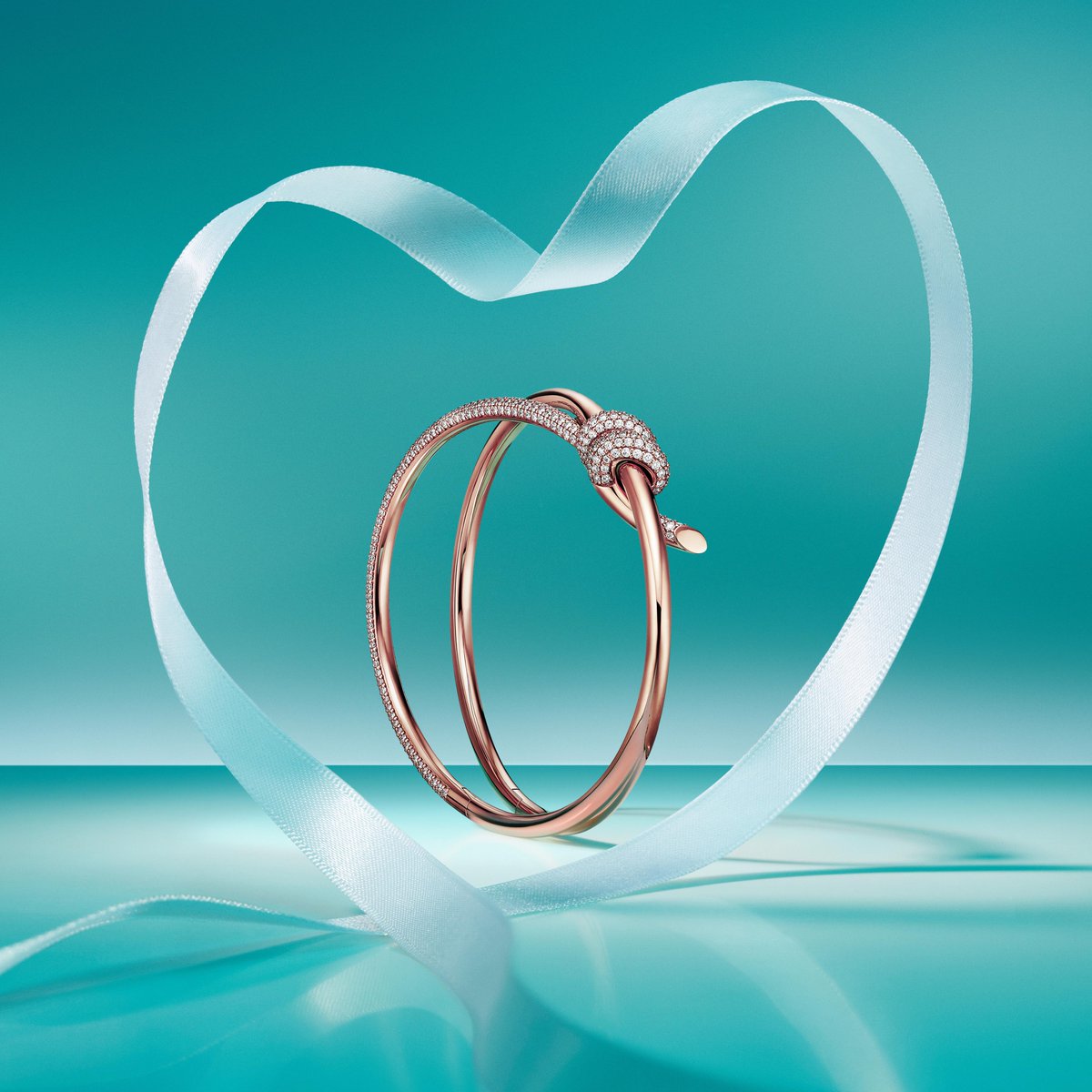 Knot by Tiffany is an expression of love’s bonds. Delicate yet strong, the motif can be traced back to an 1889 archival bow. Whether generation to generation, person to person or individual to self, Knot embodies each connection. More: tiffany.com/jewelry/shop/t… #TiffanyIcons