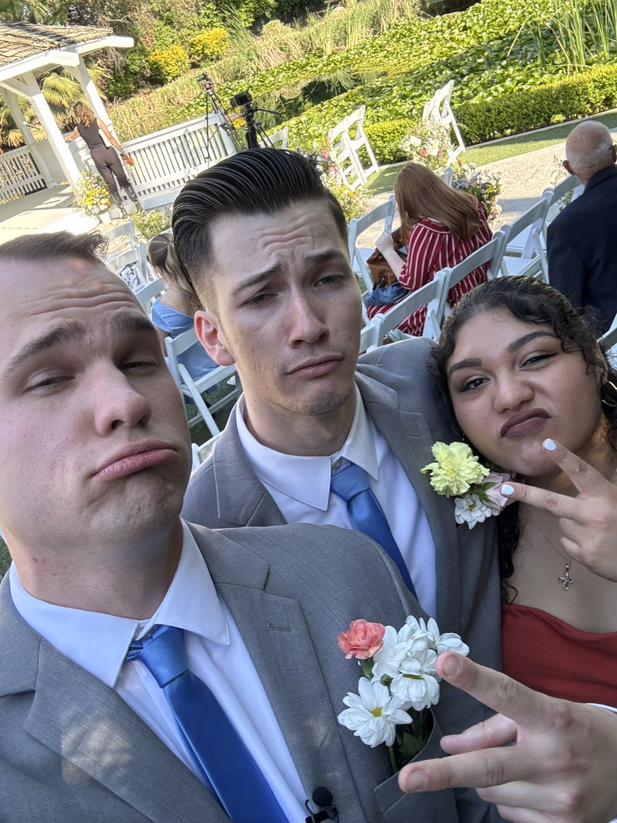 issatoski's tweet photo. Happy marriage to Kyle and Amanda💕 https://t.co/INvnBDmryx