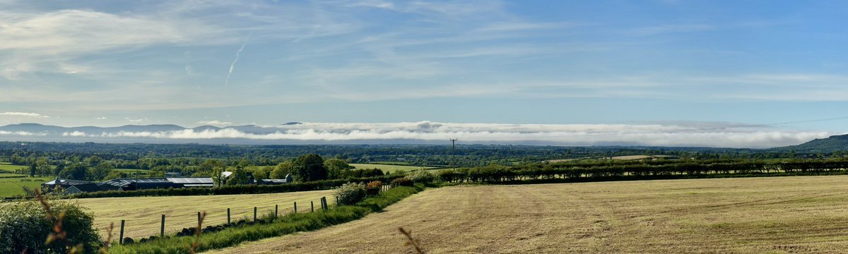 A bank of sea mist rolls in along Lough Foyle and Donegal this evening 🌫️ (needs a click) @angie_weather @barrabest @Weather @geoff_maskell @Louise_utv @bbcniweather @UTVNews