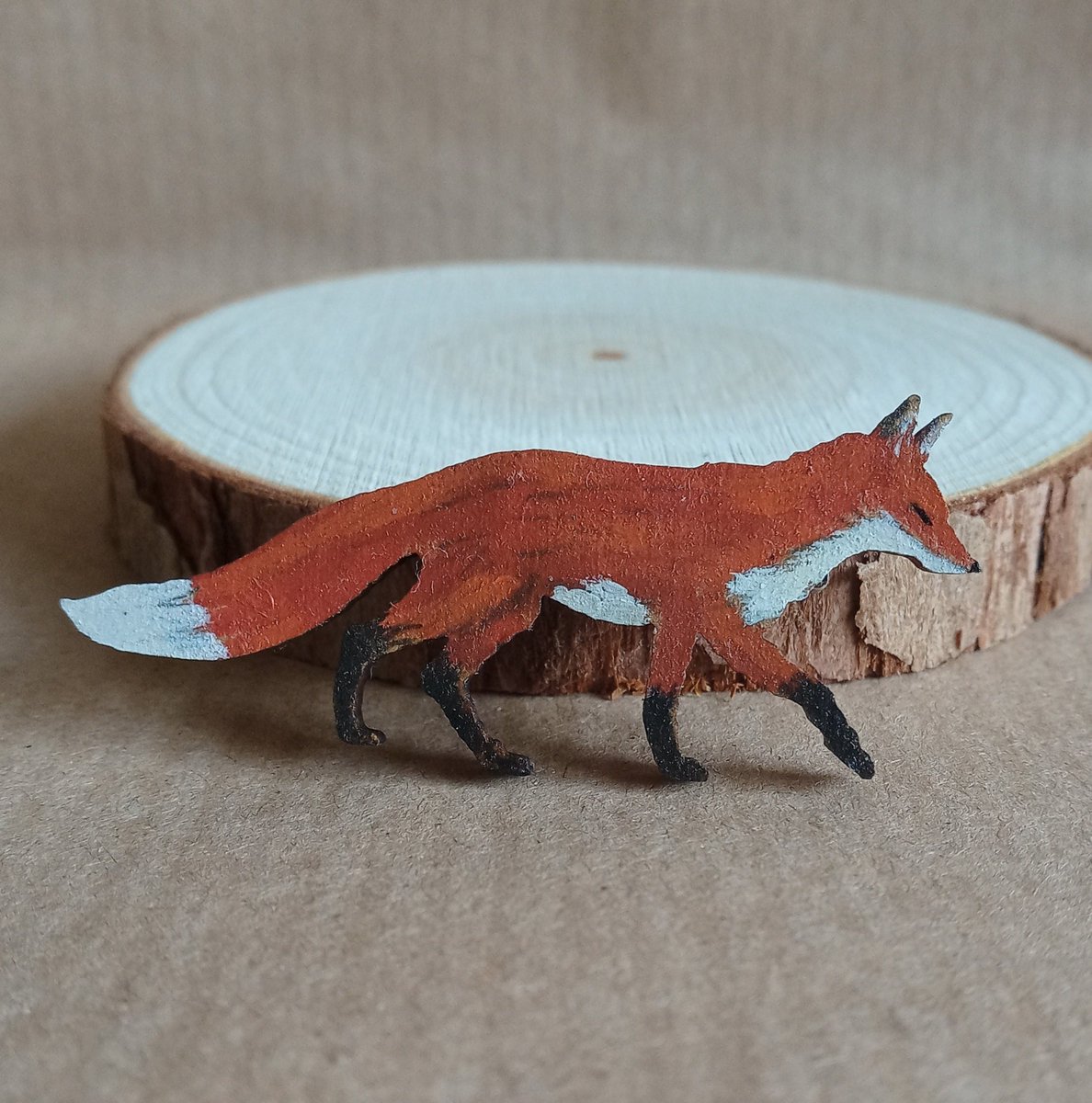 #shopindie Highlighting my sweet little Fox brooch, would look fab on a hat or jacket lapel. craftymissbcrafts.etsy.com/listing/169057…