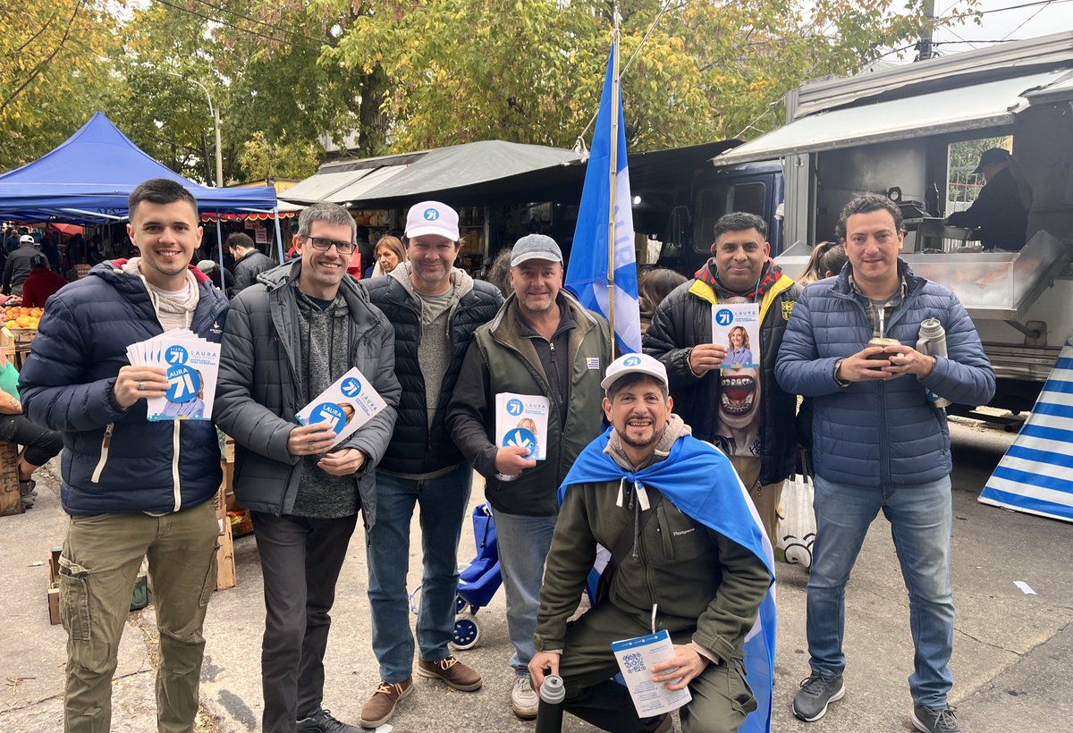 Feria de Julio César en Villa Dolores junto a vecinos y compañeros de la @lista71 💪 #HagamosHistoria de la mano de @lauraraffo 🙌