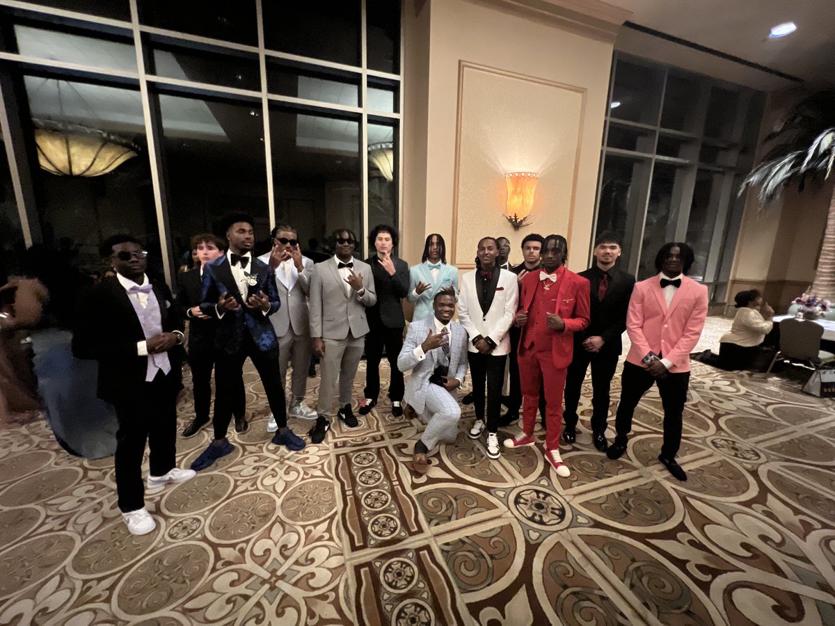 Tee-Tee turn my shiiiiiiii up!!!! My dudes!!!!!! Leeeegoooooo #DobieTx🏀🏈