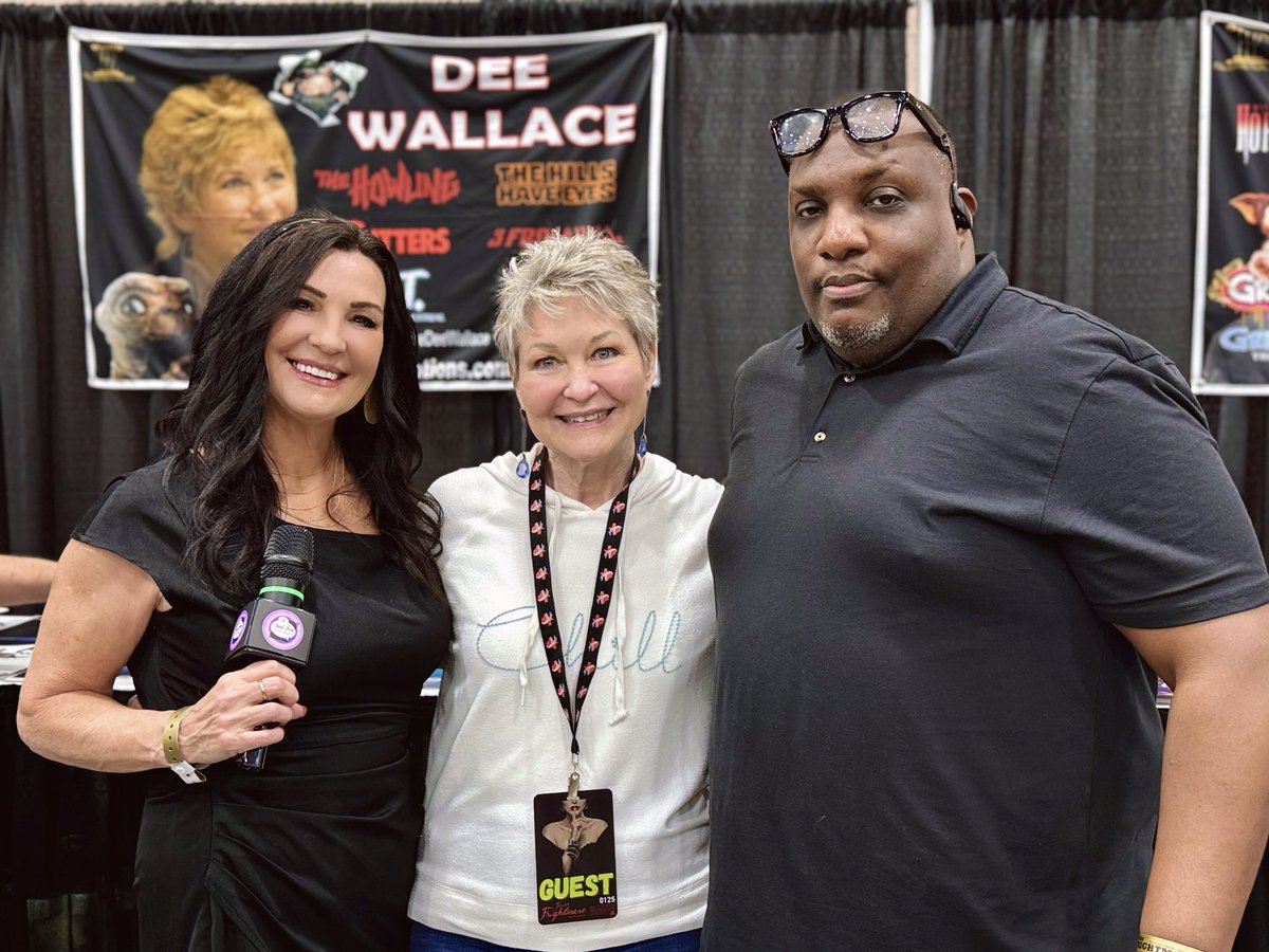 It was lovely to see the very beautiful @Dee_Wallace again. #TexasFrightmareweekend Convention in Irving, Texas Dee is a past guest on @chatboxwithsam Check out Dee’s interview here. youtu.be/no3zQ7XDudY?si… Photo with @Benn1Actor #Podcast #Media #Actress #convention