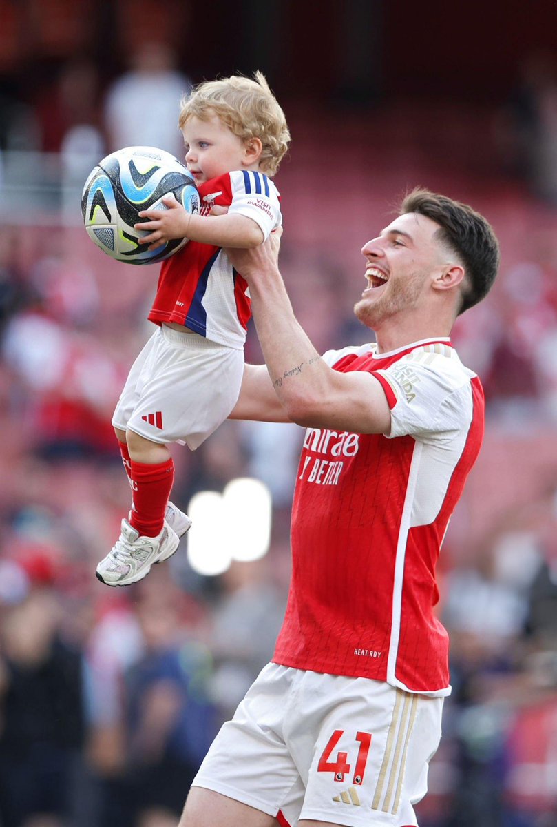 No Arsenal fan will skip this Picture of Declan Rice and his son without dropping a like ❤️