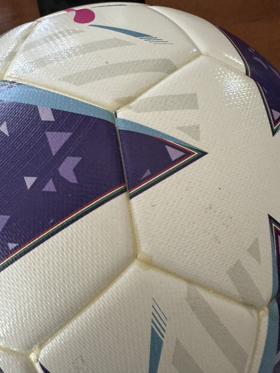 MattPodar's tweet image. Really @PUMA? This is so called “FIFA Quality?” Your advertised “Machine stitched” Serie A ball looks like it was glued by a 6 year old, almost none of the graphics line up across the panels, even the logo is off-set at the tail.
