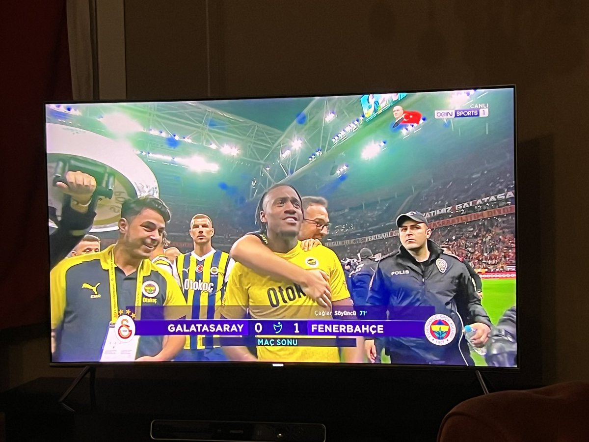 cinnamonhairr's tweet photo. 💛💙💛💙 #GSvFB https://t.co/y5FjUd2rAN