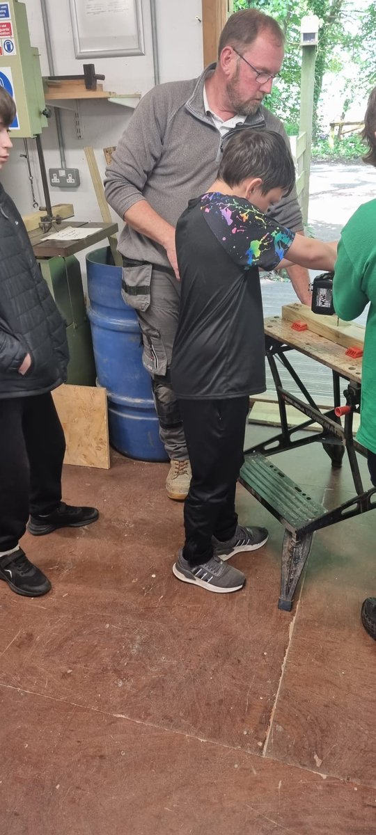 Session 1 (DONE) 😎

Children of Ysgol Dyffryn Nantlle learning the basics of safety and appropriately using #woodworking tools

#northwalesschools