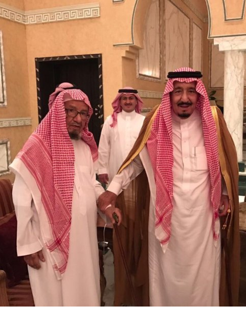 Unaizah2030's tweet photo. 🇸🇦
* صورة للملك فيصل مع الشيخ عبدالعزيز الشثري رحمهما الله.
وصورة للملك سلمان حفظه الله مع الشيخ ناصر بن عبدالعزيز الشثري رحمه الله. https://t.co/Fw3QIT7n7b