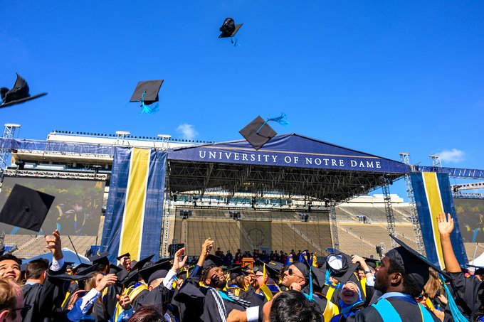 "Nuestro tiempo aquí ha demostrado que podemos lograr grandes cosas, y creo que podemos desafiarnos a ir más allá: pensar que tal vez podamos esforzarnos no sólo por ser grandes, sino también por ser buenos", pronunció este domingo la panameña Isabela Tasende en su discurso como