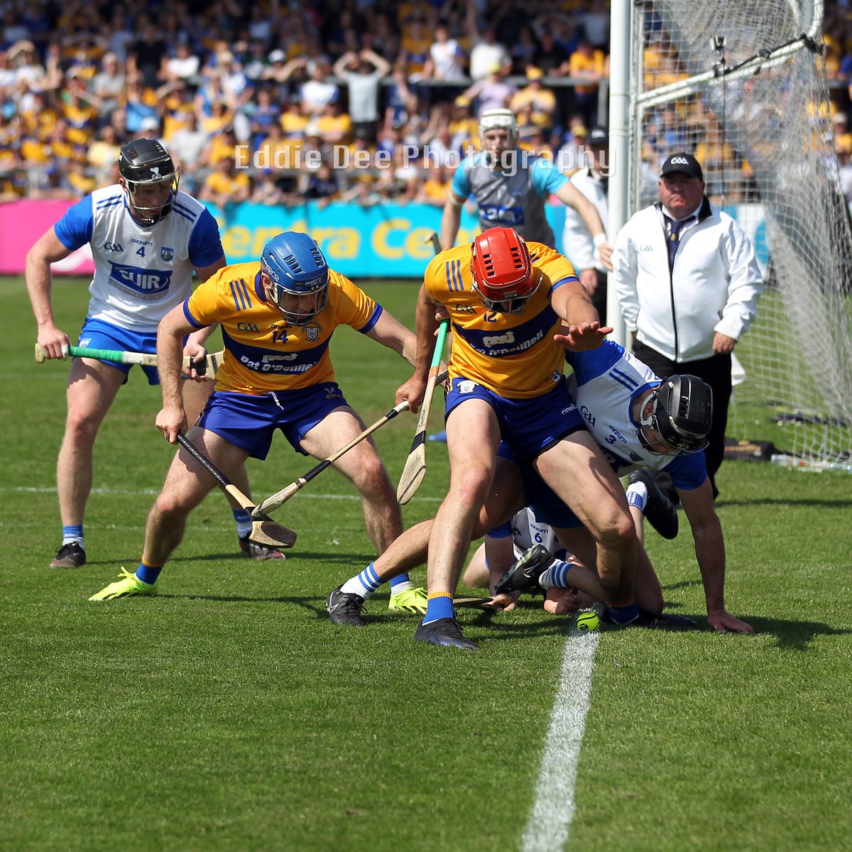 EddieDee_'s tweet photo. Bit of controversy at the end of a pulsating game is always good,but from what i can see it came off Peter Duggans leg last, no way umpire could see that though @RTEsport @officialgaa @DaloAnto @WLRFMsport @ballsdotie #itiswhatitisnow https://t.co/TP5bne4RAs