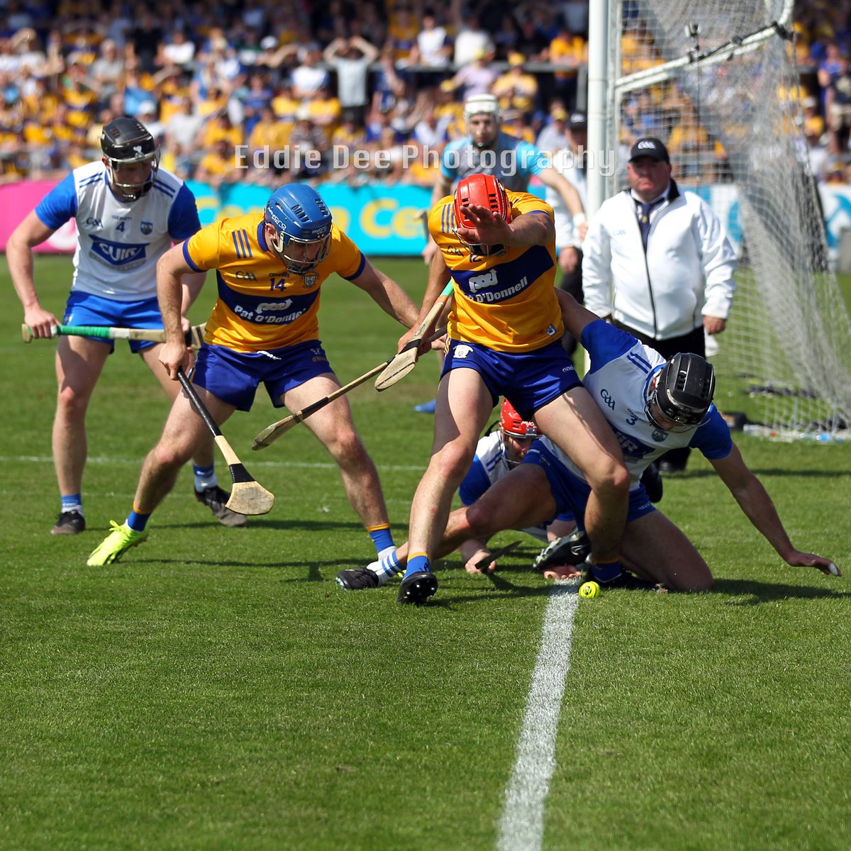 EddieDee_'s tweet photo. Bit of controversy at the end of a pulsating game is always good,but from what i can see it came off Peter Duggans leg last, no way umpire could see that though @RTEsport @officialgaa @DaloAnto @WLRFMsport @ballsdotie #itiswhatitisnow https://t.co/TP5bne4RAs