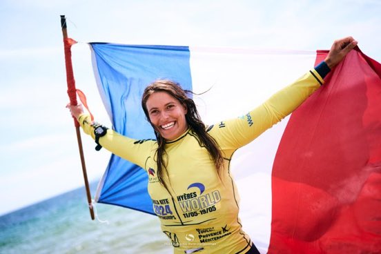 De Championne du Sud à Championne du Monde 🥇👏 Bravo à Lauriane Nolot qui remporte aujourd’hui, à Hyères, son deuxième titre mondial ! À 68 jours des Jeux olympiques 2024, les épreuves de voile s’annoncent grandioses ! Nous sommes prêts à soutenir notre équipe de France