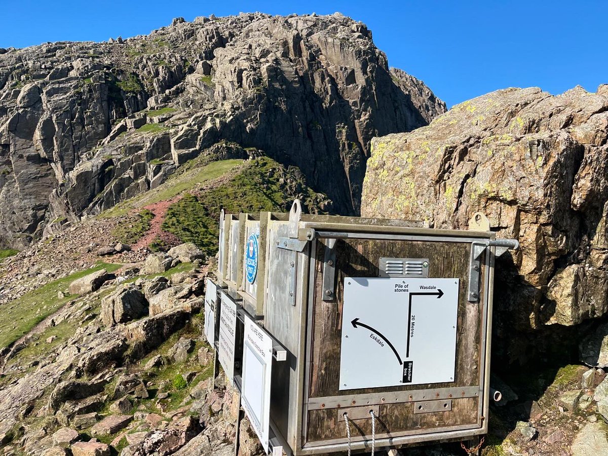 ratherbrunning's tweet image. Headed out Saturday morning onto Scafell Pike for 8am &amp;amp; down to Wasdale for the horseshoe &amp;amp; back to Borrowdale. It was a bit of a beast tbh as I under egged the ascent a little 🙈. Sail Beck was an amazing sight after being out of water for 2 hours 💦 🥵! Running mojo found! ⛰️💜