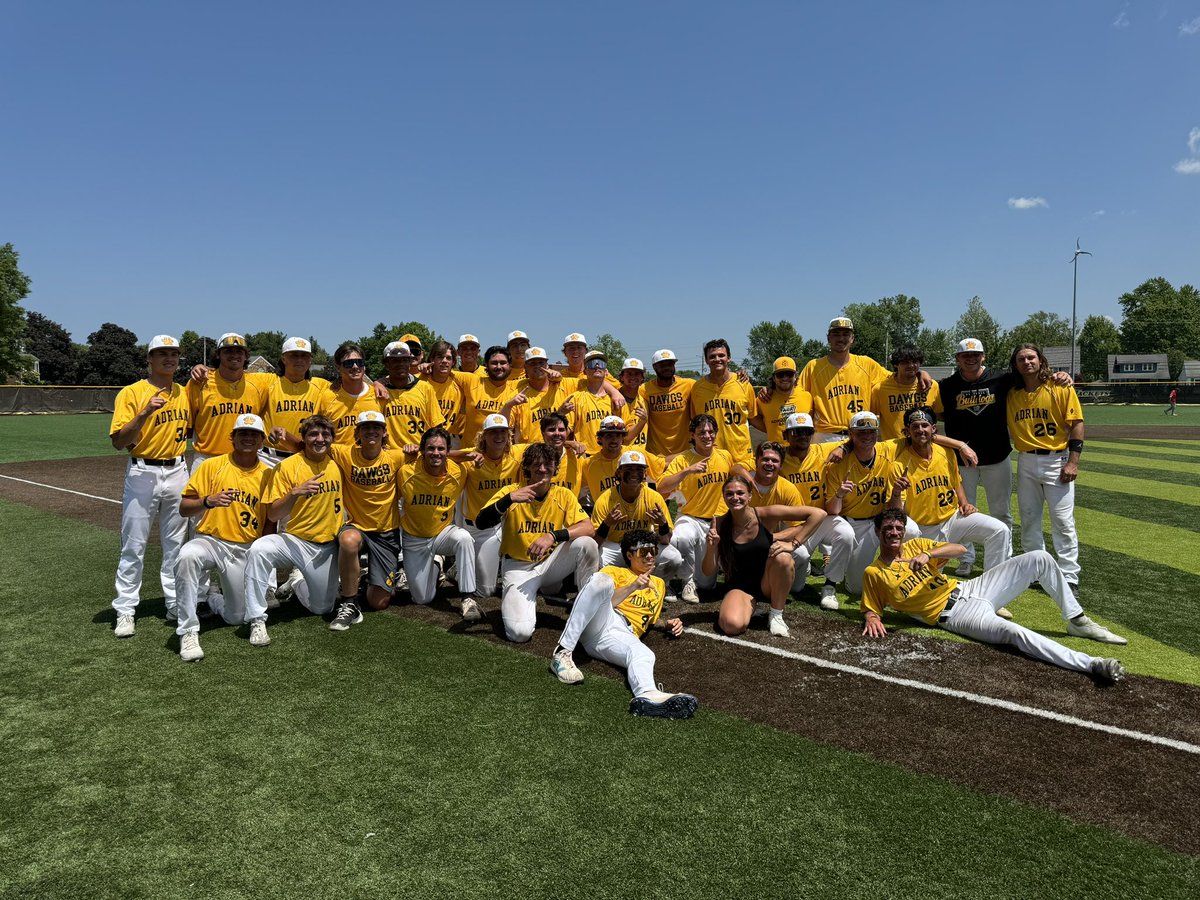 AdrianBaseball's tweet image. REGIONAL CHAMPS!

Let’s ride!!!…to Super Regionals!!!