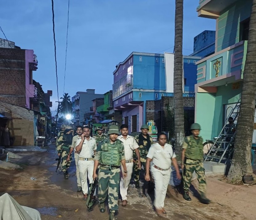 A flag March was conducted by #BSFOdisha at Badagada with Local police for free and fair #elections2024 #BSF