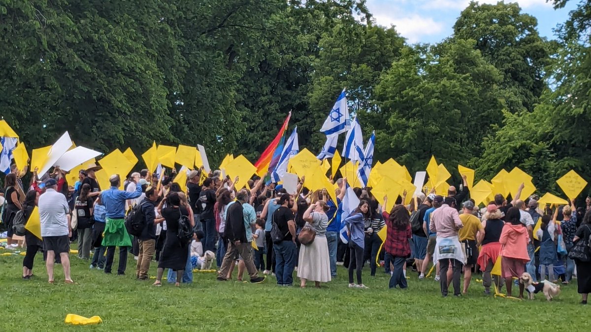 suboe's tweet image. Even the wind is with Palestine! #FreePalestine#NYC