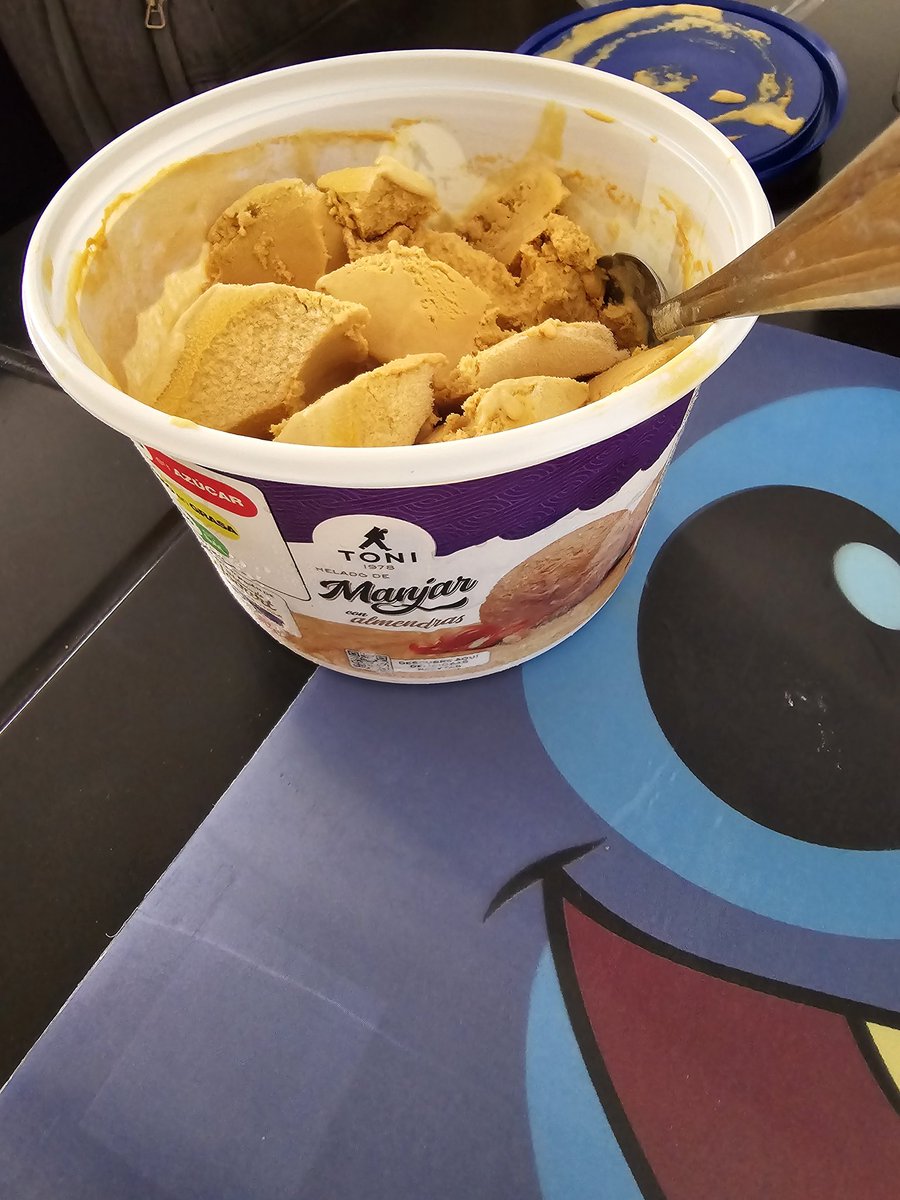 egoand's tweet photo. Me he llevado la gran decepción al ver que mi helado favorito está vez no vino con una sola almendra (lo escarbe todo)  cuando las otras veces viene repleto de ellas @TonicorpEc no dañen la calidad de este producto https://t.co/5lOr97GBIQ