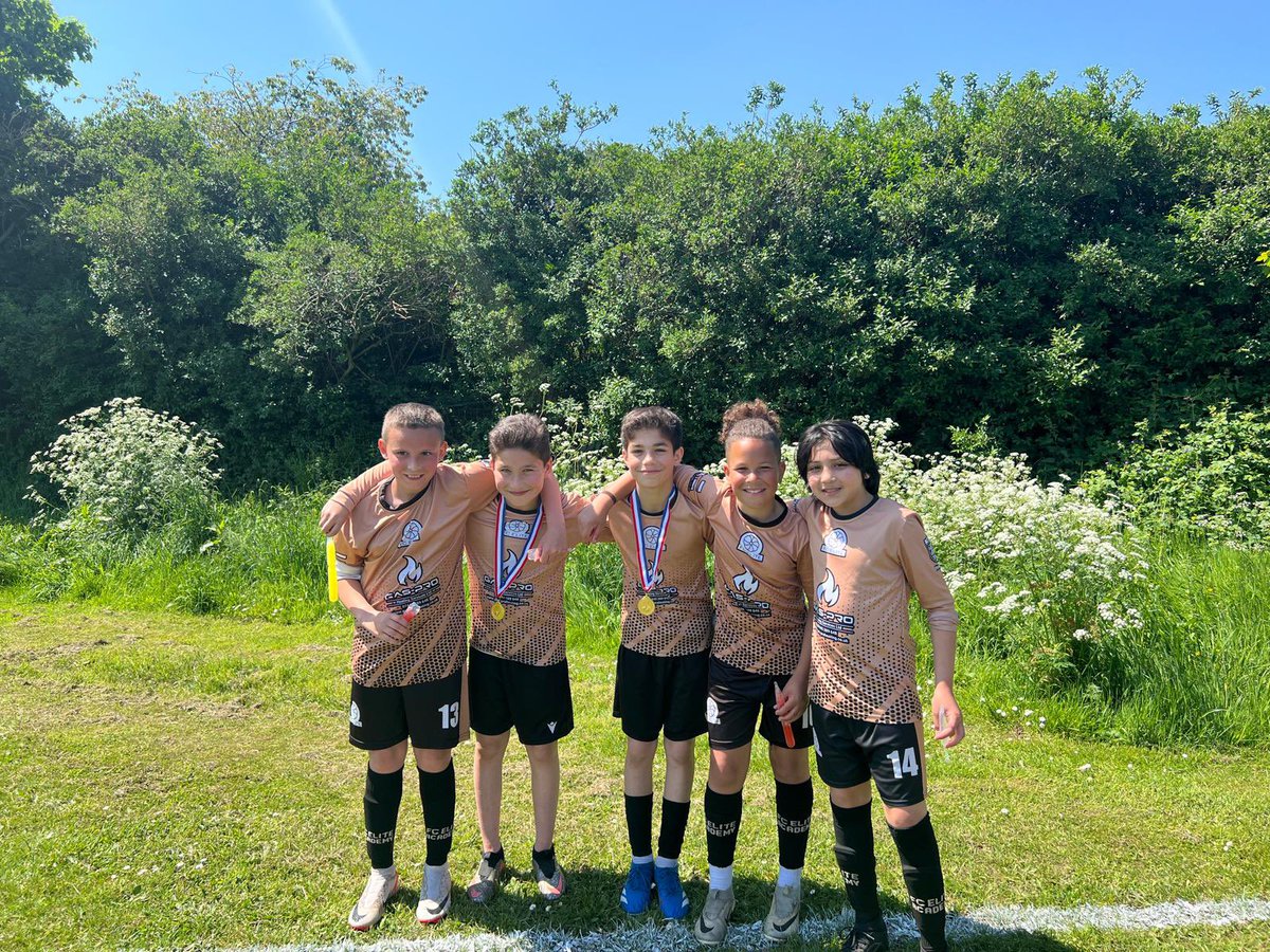 When 5 of our own play together at the weekend and gain a 10-0 win 💛💙 Theo - 1 Goal and 4 assists Milad - 3 goals and 1 assist Ben - 2 goals  Aaron - 1 goal #teampaget #proud 💛💙