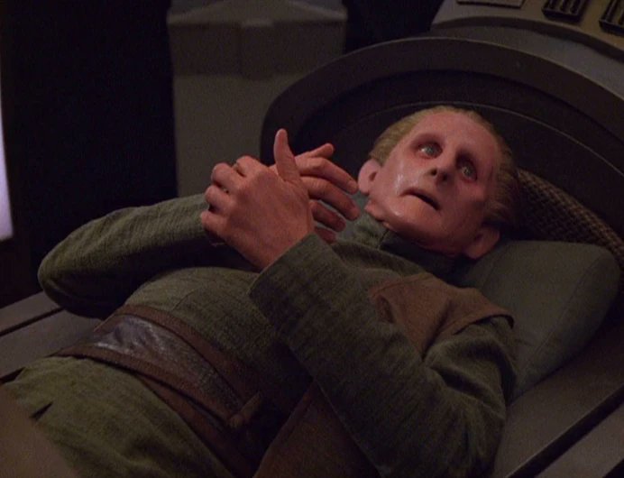 On May 19, 1999 #DS9 'Extreme Measures' airs. for the first time🚀

#Bashir and #OBrien lure a #Section31 agent to the station in a desperate search for the cure to the disease that is killing #Odo

#StarTrek #ExtremeMeasures #StarTrekDS9 #Trekkie