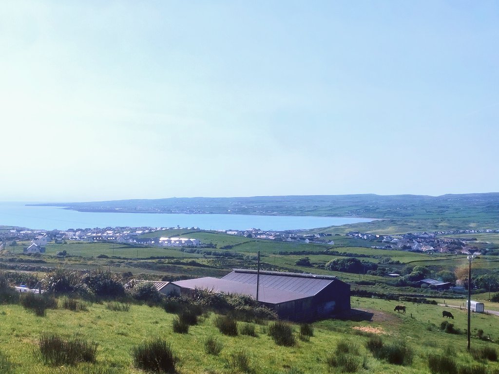 patrickodwyer3's tweet photo. Sunday backroad stroll #lahinch #wildatlanicway #views https://t.co/TPUbzrwlXl