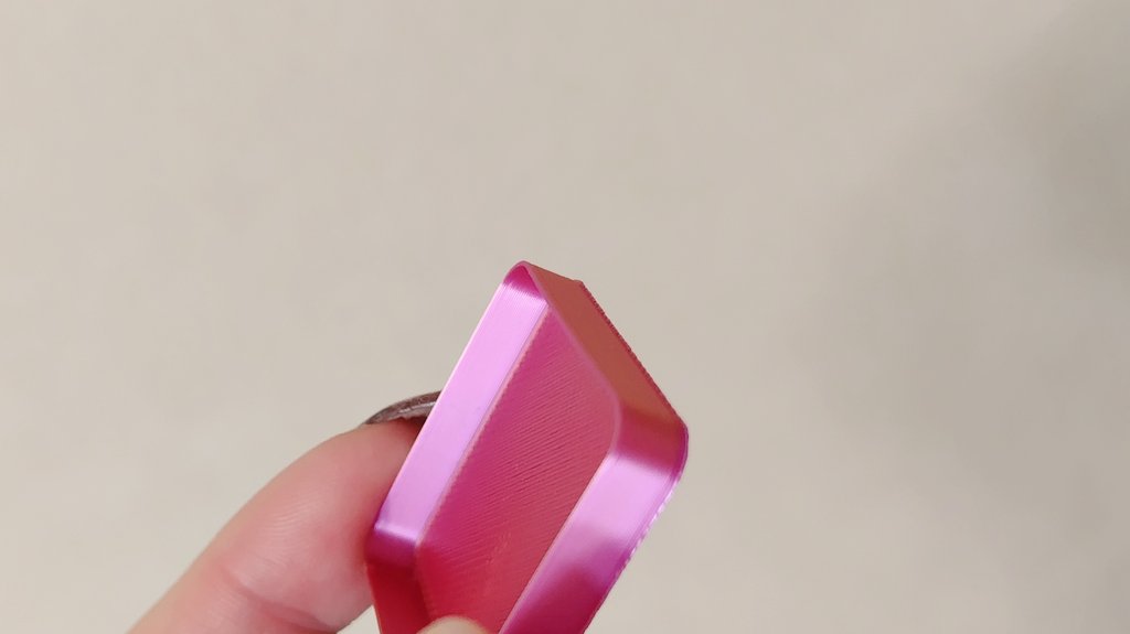 初めての3Dプリンター。
設定とかいまいち分からなくてできた産物。
こんなに薄くても結構しっかりしてて感動してる。

#3Dプリンター #3Dprinter #blender
