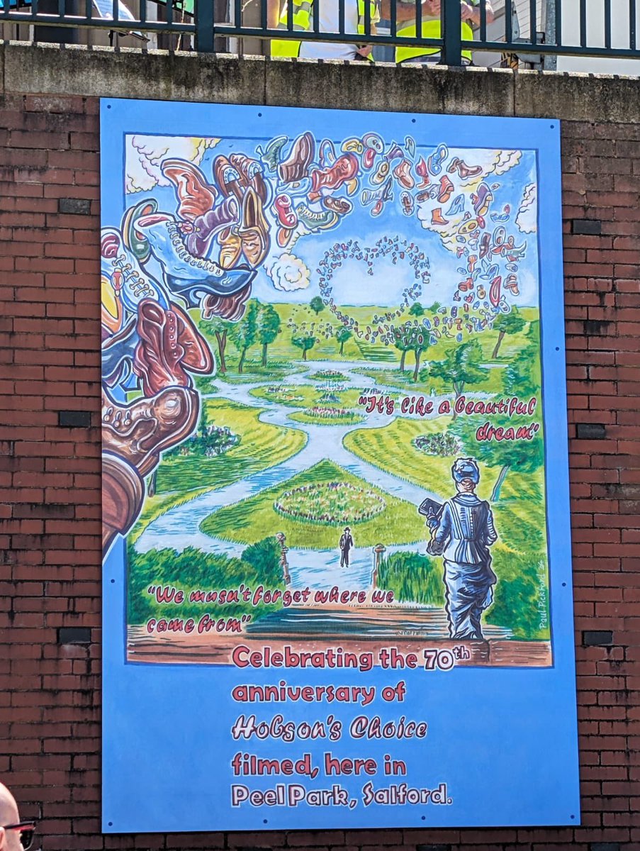 Great afternoon in @PeelParkSalford with fellow #TeamLabour friends for the 70th anniversary & viewing in the park of Hobson’s Choice. Honoured to be asked by @FriendsPeel to unveil the celebratory mural to the film by inspirational local artist @PaulPickford7 #HOBSONSCHOICEIS70