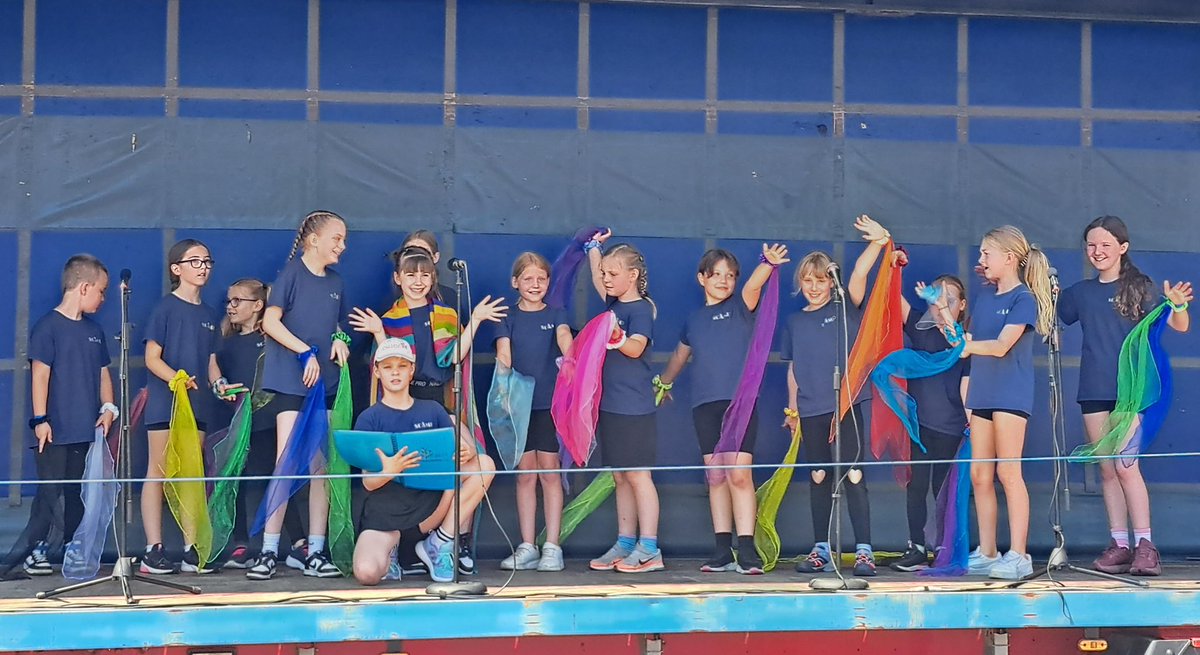 SCarrClasses's tweet image. Great performances today from @buryprimary SCAMP. Singing their hearts out at Ramsey Fen Fair. Congratulations to them all!