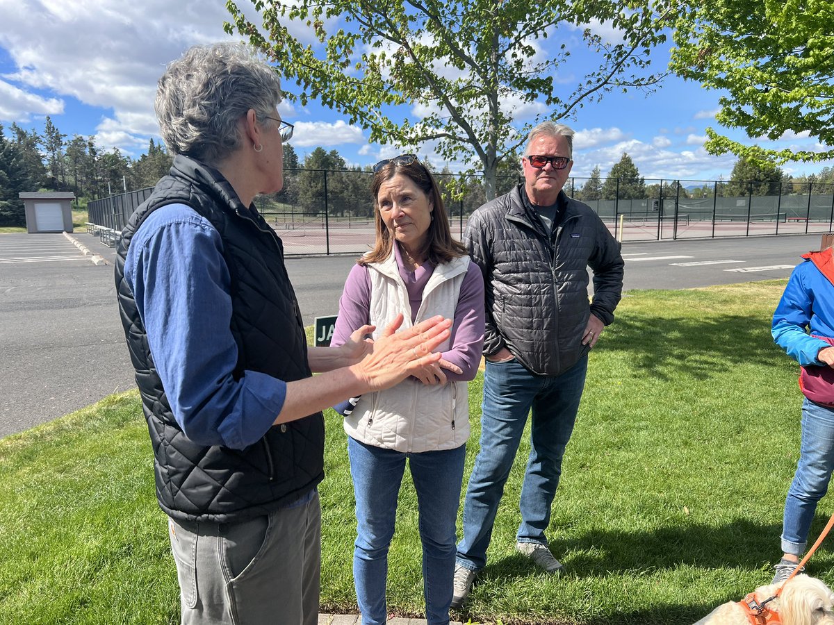Skinner1C's tweet photo. We’re knocking on doors in Redmond! LET’S GO, TEAM JAMIE! ❤️💪🏽
(And you know it’s serious when the parents come out! Yesterday, Jamie’s mom. Today, my parents. Love them!)
#JamieForOregon #OregonForJamie #OR05 #JamieShowsUp https://t.co/QYsBaXboPr