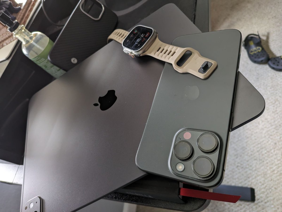 The_BarkKnight's tweet image. Jumping into the rabbit hole of the iOS Ecosystem in the last week. iPhone 15 pro max , Apple Watch Ultra 2 and iPad Pro (M4) #technerd #ios #apple

Shot with my pixel fold , the pixel 8pro is in the tech drawer for a bit. Still team pixel at heart.