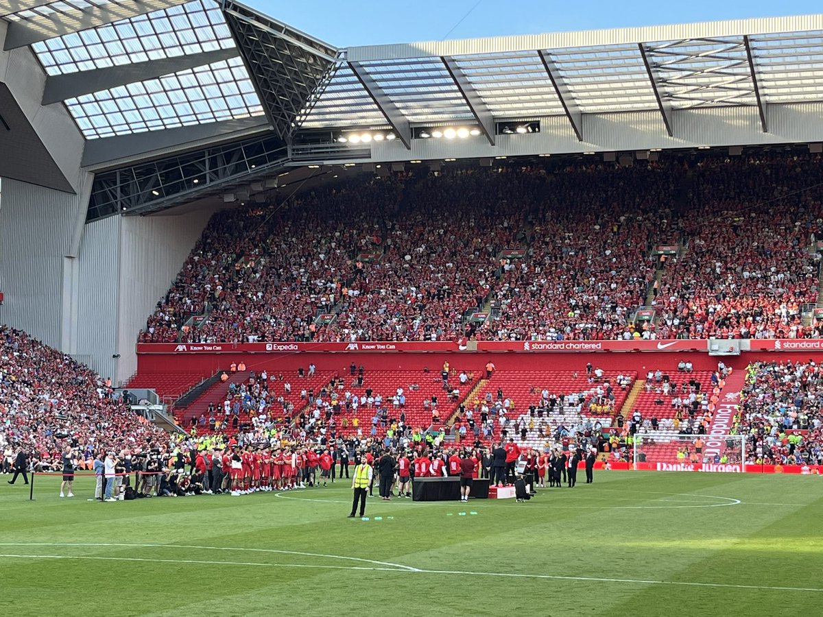 Jurgen singing the name of our new manager 🤣🤣 what a man 😭😭 
#DankeJürgen