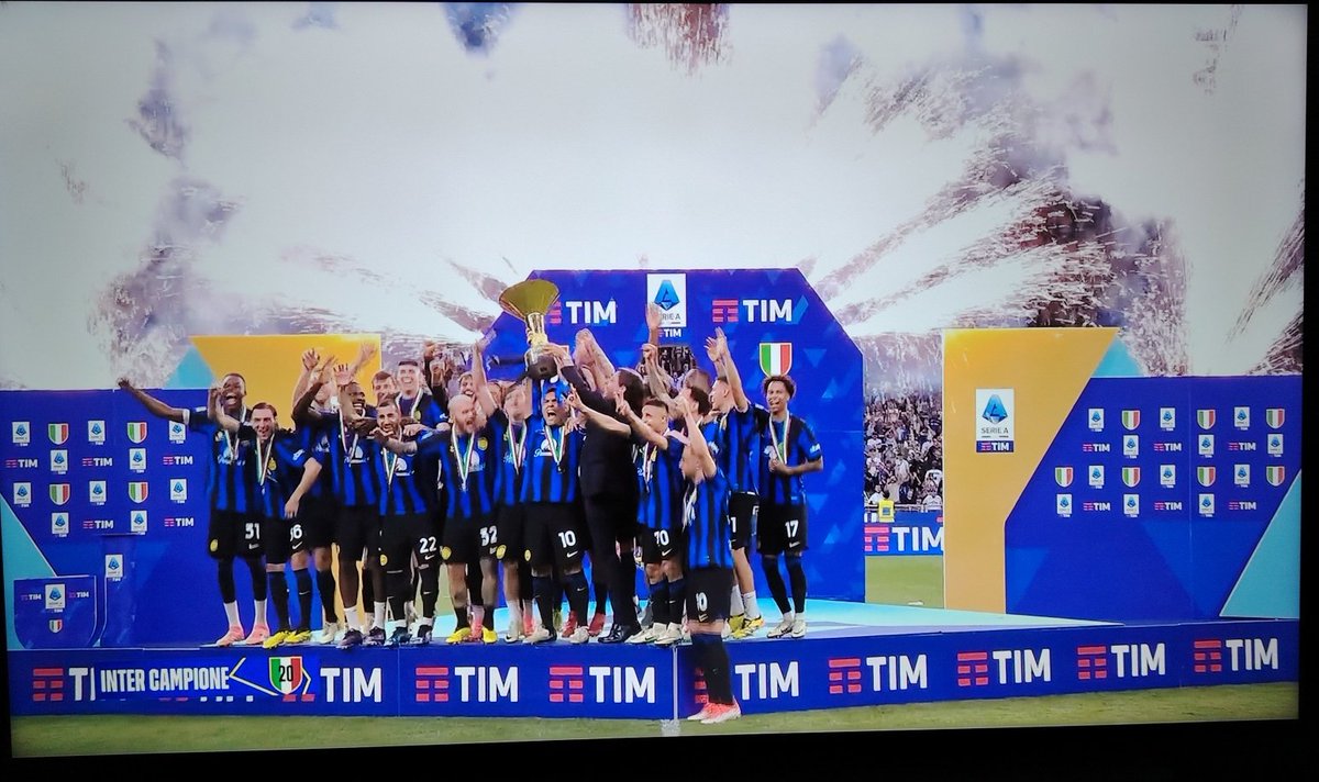 inter_ismo's tweet image. SIAMO NOIII
SIAMO NOIIIII
I CAMPIONI DELL'ITALIA SIAMO NOIII
⭐⭐