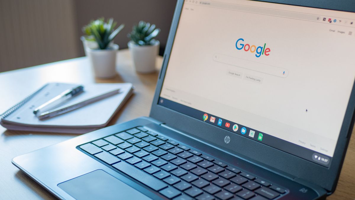 Skayresss1's tweet image. Google Search brings back 'web' mode with simple text links from the 2000s, ditching images and AI answers. Users celebrate the return to basic search results, questioning AI's dominance. How will this change search experience? #GoogleSearch #WebMode #AIImpact