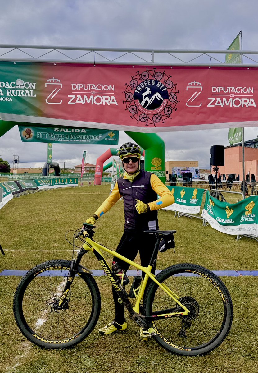 Persigue tus objetivos hasta lograrlos luego solo tienes que disfrutar de ellos. 
11* en la general 
6* en mi categoría