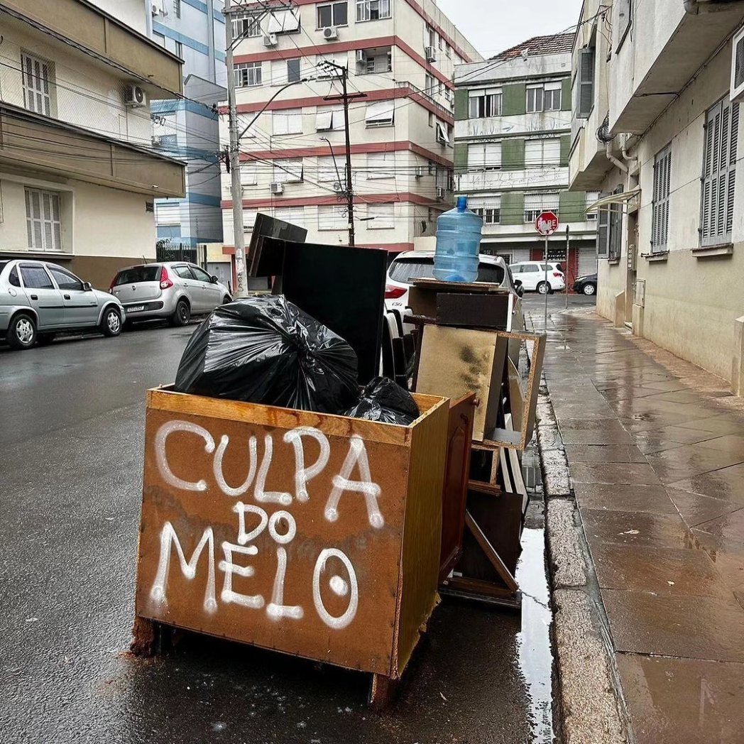 🚨🚨 ATENÇÃO 🚨

As ruas em POA gritam Fora Melo! ✊

POA não tem prefeito.