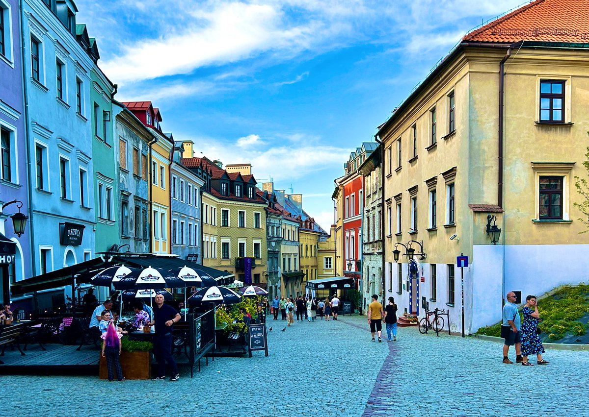 Jeszcze parę fot z Lublina, muszę przyznać że to miasto ma swój klimat w szczególności w taki piękny dzień jak dzisiaj. Duży potencjał do dalszego rozwoju, fajnie obserwować jak nasza ściana wschodnia też się rozwija. 😃🔥🍺 #Polska #Lublin