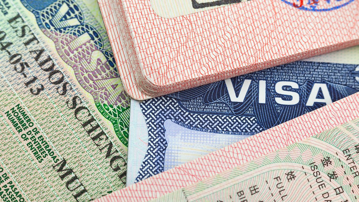 🛂 Schengen vizesi hayal olduğu yetmezmiş gibi ABD ilk kez vize müracaatında bulunan Türkiye Cumhuriyeti vatandaşlarına 16 ay sonraya randevu veriyor.