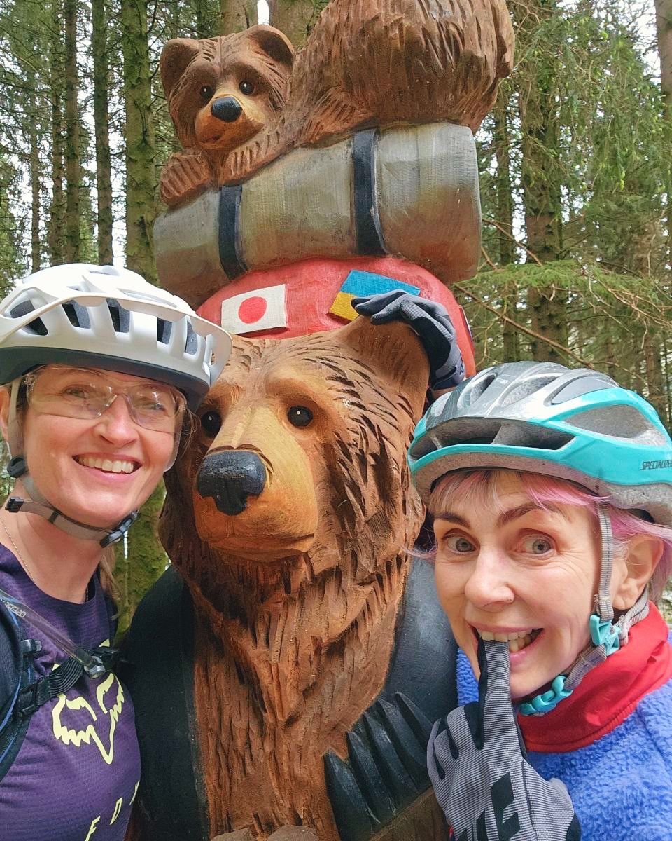 There aren't any bears in Scotland...are there? 😂
We spotted these lovely 🐻🐻on a cycle ride between Fort William and Glengarry in the Scottish Highlands. 🏴󠁧󠁢󠁳󠁣󠁴󠁿