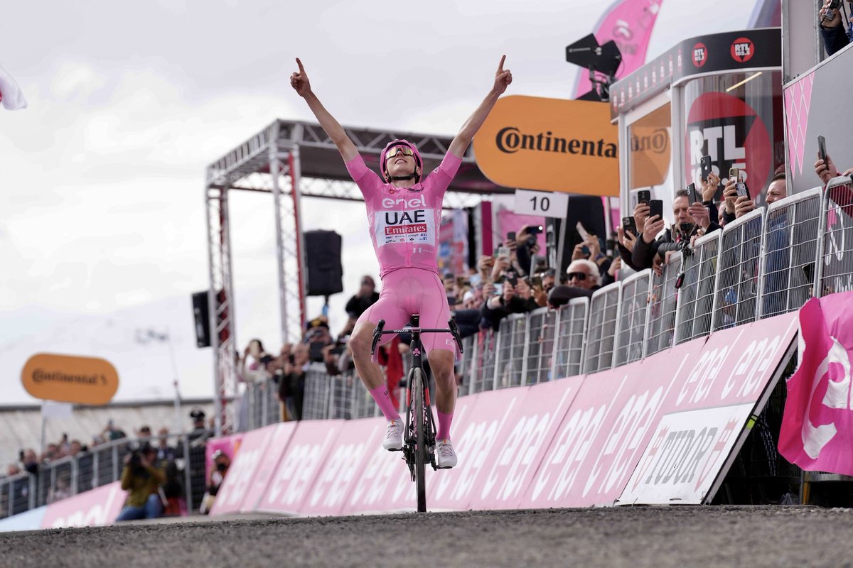 Giro d’Italia 2024 Stage 15 capovelo.com/giro-ditalia-2… #Giro2024 #GiroDItalia #MagliaRosa #Pogacar #TadejPogacar #FightForPink #Giro