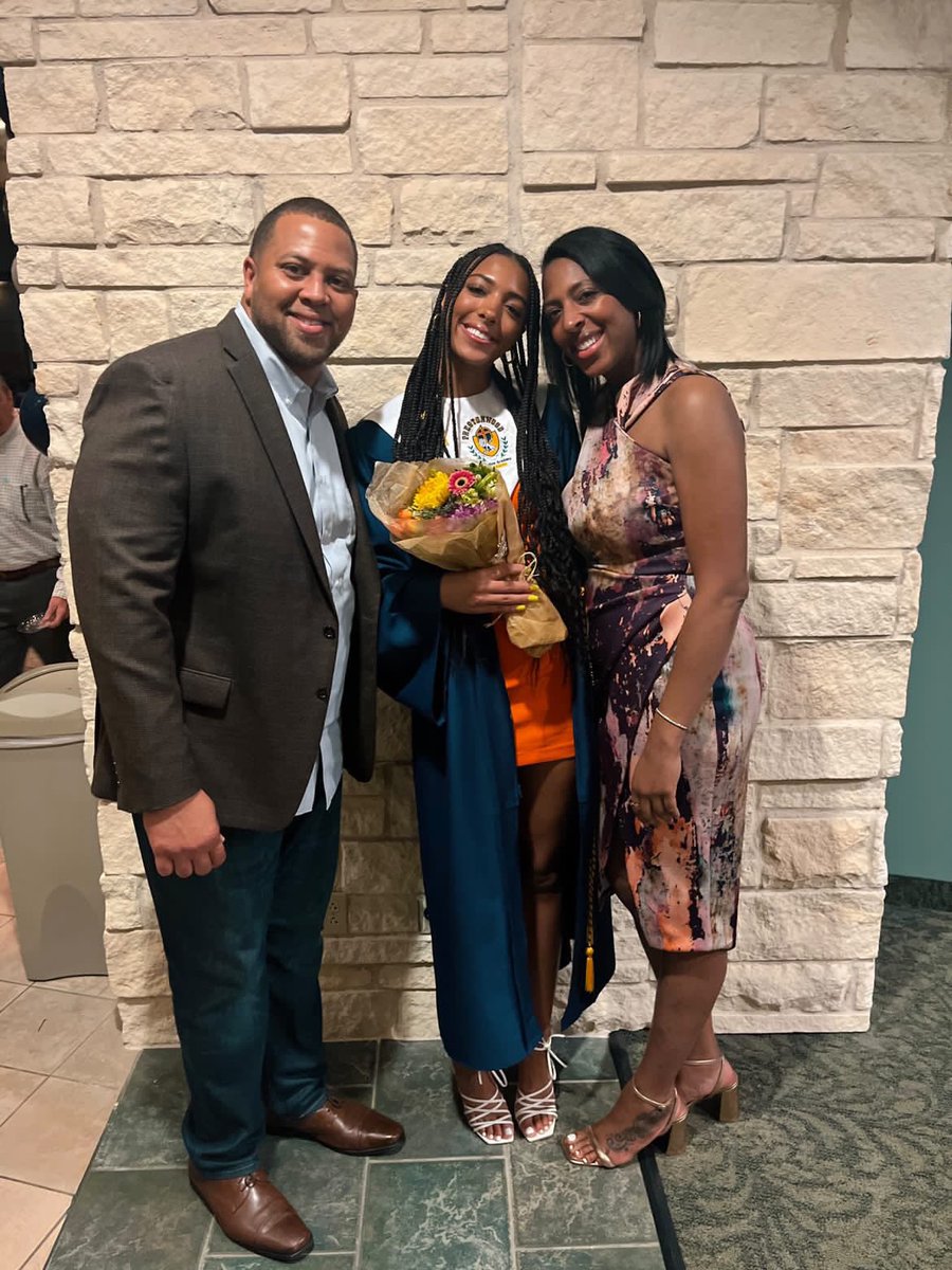 #TAVGradAlert: 🎓 Congrats to #TAV18Black athlete Jadyn Livings (USC) for graduating from Prestonwood Christian Academy! #GoTAV