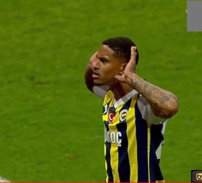 Osterwolde hem çok mutlu ettin ,hemde çok güldürdün. Çok büyüksün Fenerbahçe...