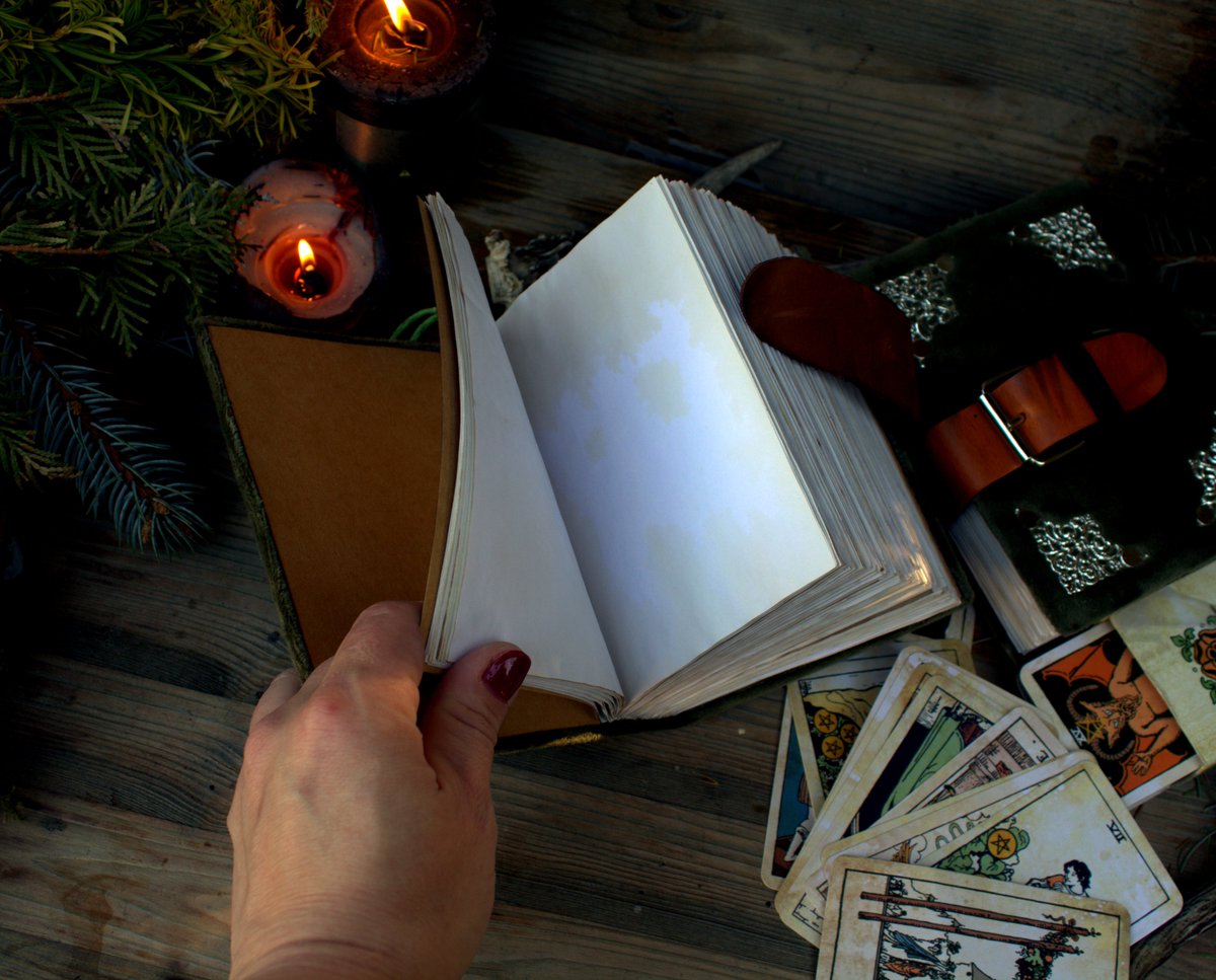 MemoryKeeper9's tweet image. memorykeeper.store/products/grimo… 
Welcome to a soulful store of amazing and magical notepads .
Fabulous illustrations , marvelous workmanship , 
Magic in every page of your most favorite journal