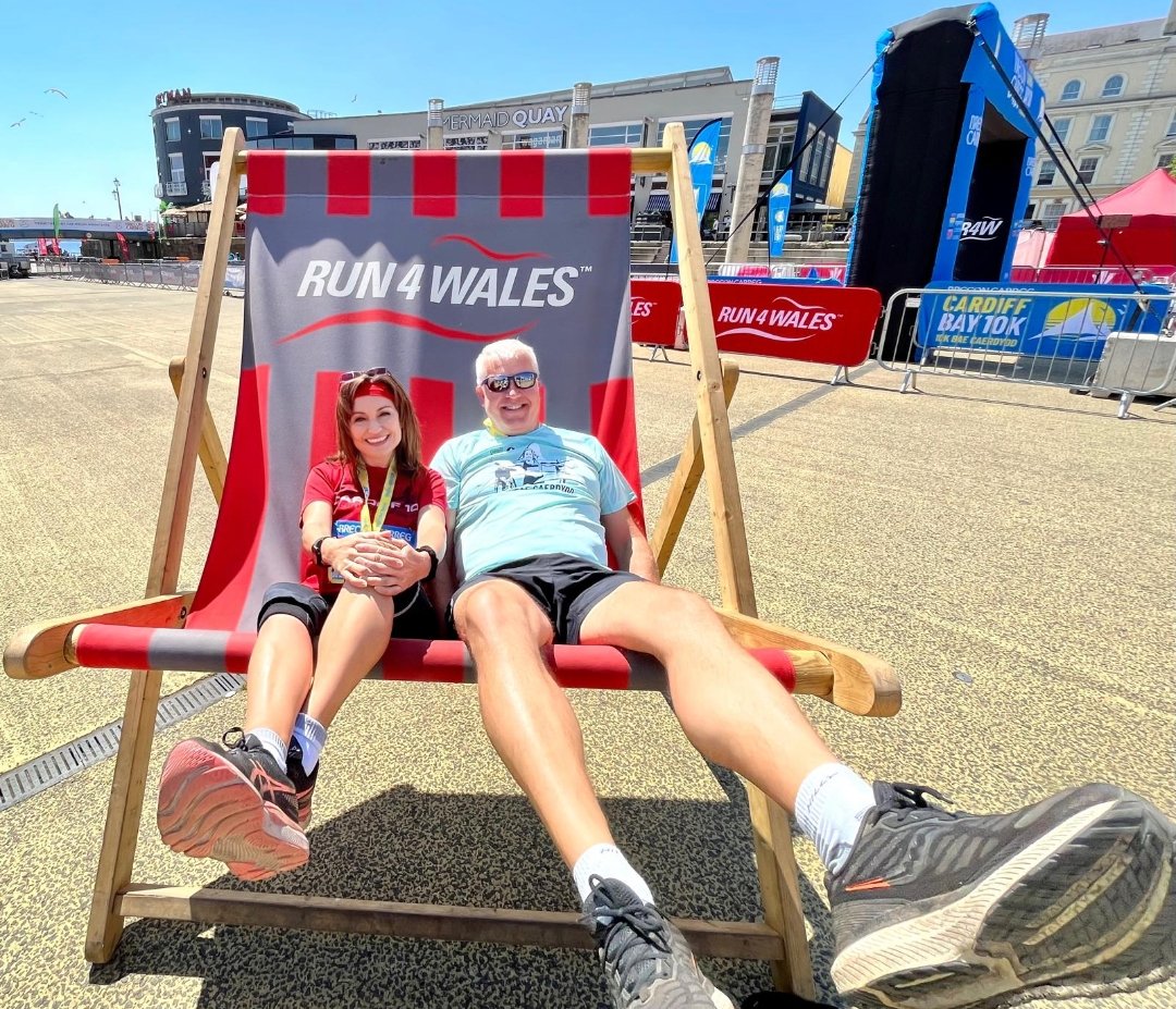 After running the @CardiffBay10K in glorious sunshine today; time to relax with @Sue_Charles and rest our weary legs! What a great event @Run4Wales 👍🏻😎☀️