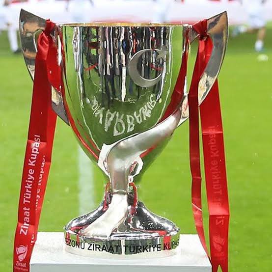 📣BEŞİKTAŞ SOSYAL MEDYASI AYAĞA📣

Perşembe günü oynanacak Kupa finali için yarın 19.03' de motivasyon tagı yapıyoruz 🦅 

Elden ele RT yaparak tüm fenomen hesapları etiketleyerek yayalım ✊