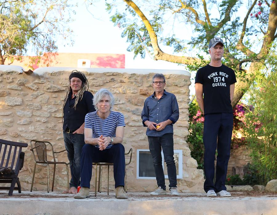 Nada Surf – A Sound Return For These Fortunate Sons #IanLaughtonProducer #30thAnniversaryNadaSurf #AcceptanceThemes #CuriosityinMusic #DebutSingleThePlan #Music #Heartfeltlyrics #HighLowAlbum #ForgivenessinLyrics #BittersweetAnthems #ConnectioninMusic 1st3-magazine.com/nada-surf-a-so…